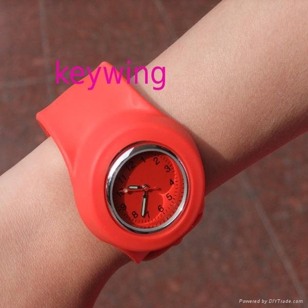Silicone Slap Watch with High Waterproof Quartz 5