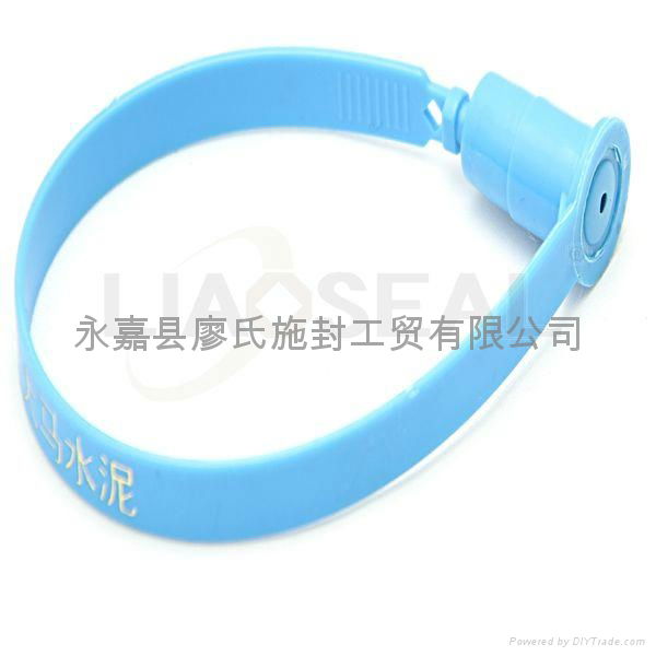 Plastic strap seal