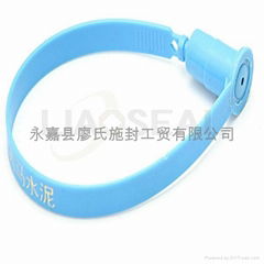 Plastic strap seal