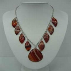 red agate pendant necklace-gemstone jewelry-beaded necklace