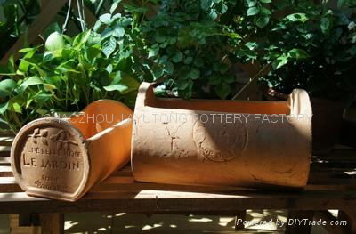 Red terracotta flowerpot  2