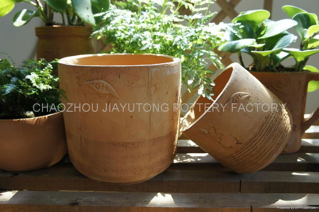 Red terracotta flowerpot  3