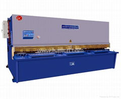 Plate shearing machine