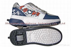 automatic wheel roller shoes/V sole