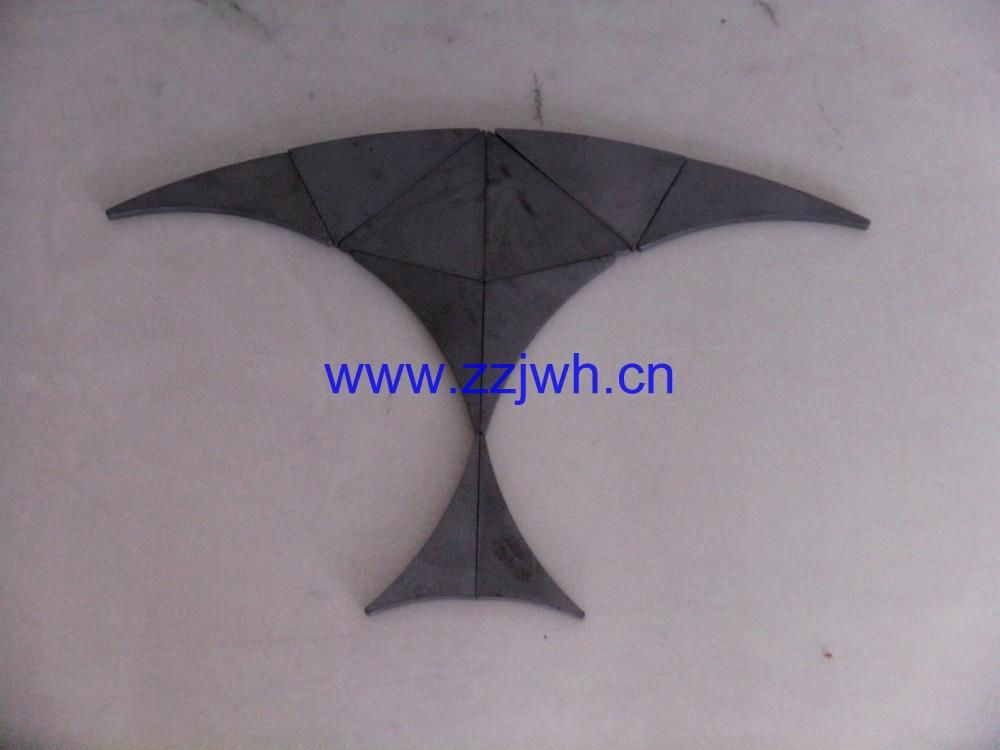 Universal liner plate for concrete pump parts