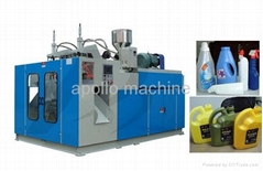 Automatic blow moulding machine