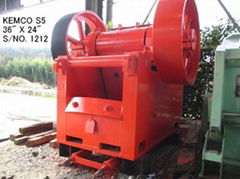 USED "KEMCO" MODEL S5 SINGLE TOGGLE JAW CRUSHER S/NO. 1212