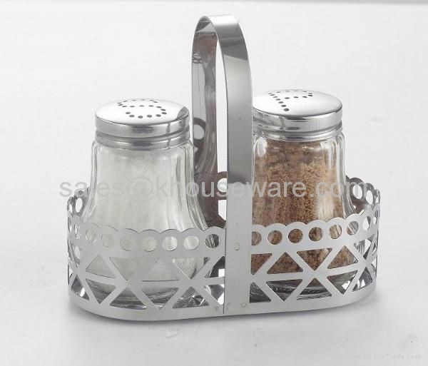 Salt and Pepper Shaker 2