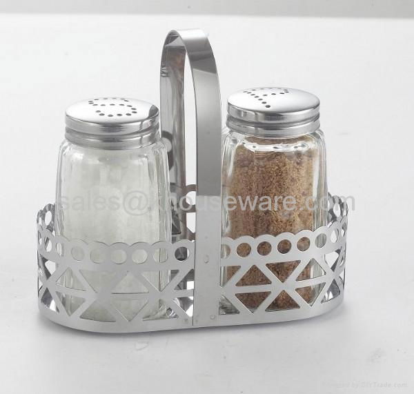 Salt and Pepper Shaker 3