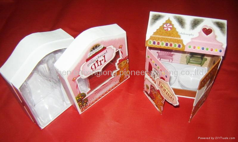 Gift box with house style
