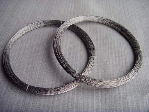 Tungsten wires for eletrical light sources.