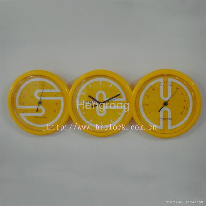 Plastic Wall Clock with Thermometer and Hygrometer