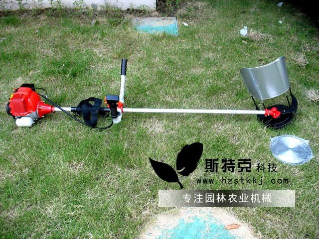 斜挂式小型收割機