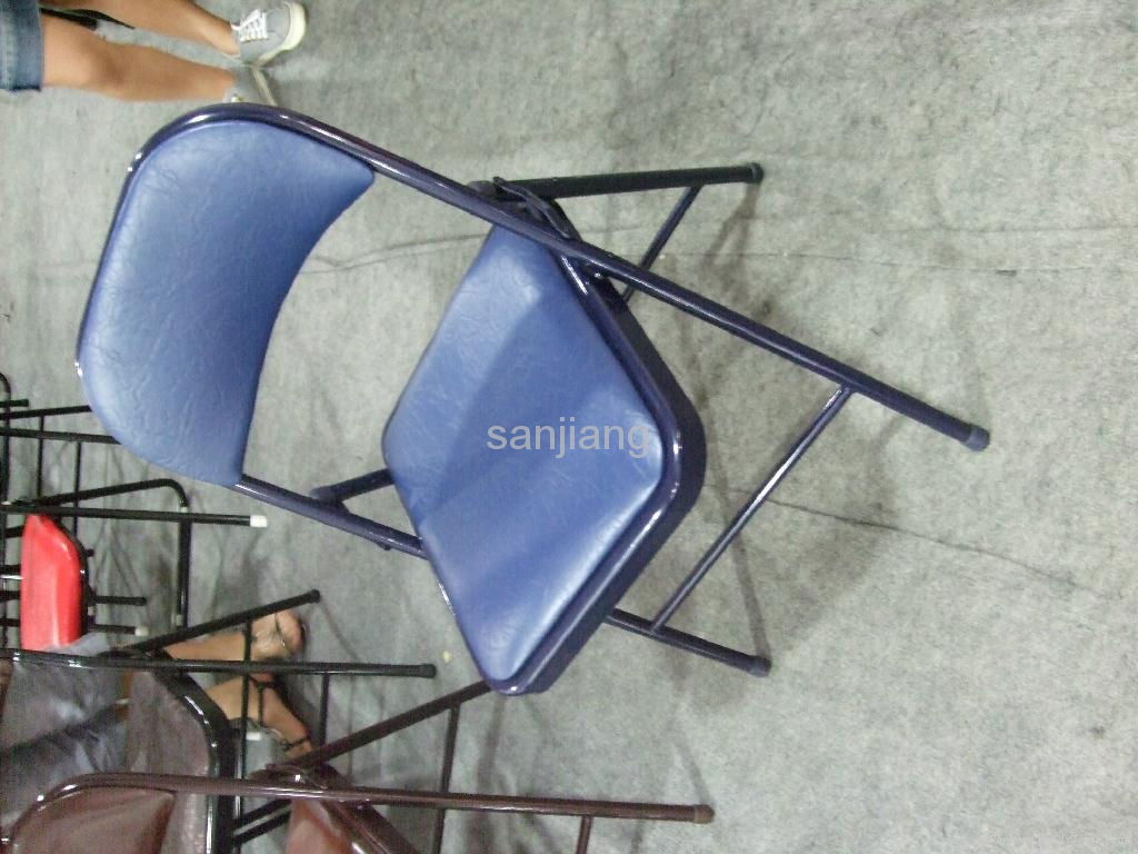 folding chair  4