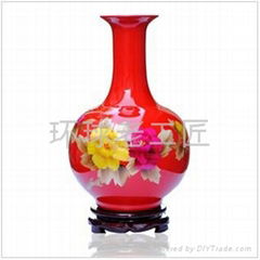 中国红镶金麦秆画花瓶