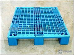 Plastic pallet