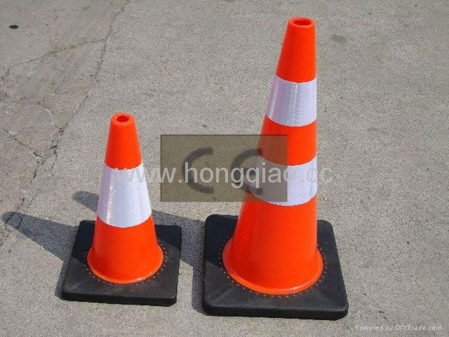 45CM Black base PVC Safety Cone 2