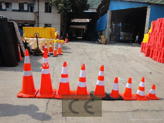 45CM Black base PVC Safety Cone 5