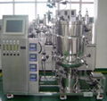 Microcarrier cell culture bioreactor