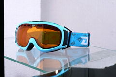 skiing goggle