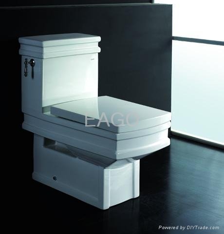 one-piece siphonic toilet with soft-closing seat cover 4