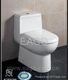 one-piece siphonic toilet with soft-closing seat cover 5
