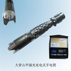 High [power flashlight with attack head