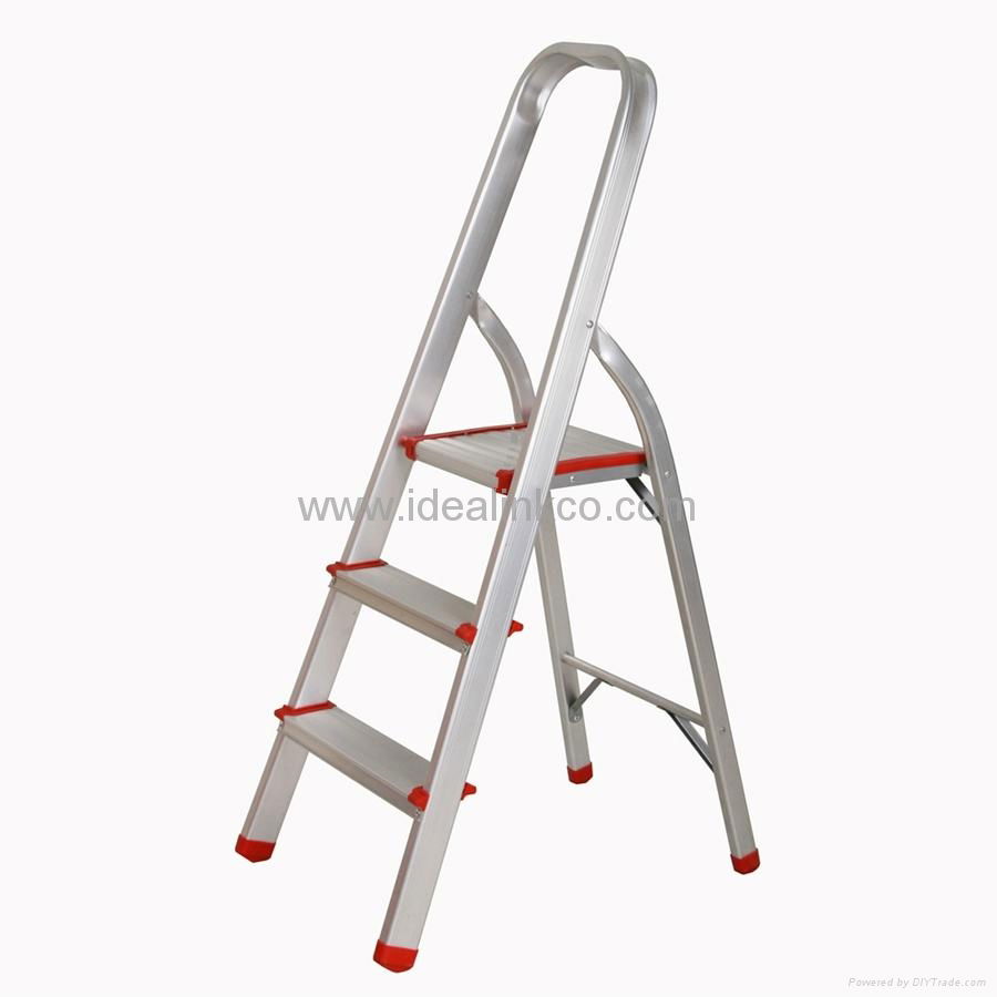 Foldable step ladder