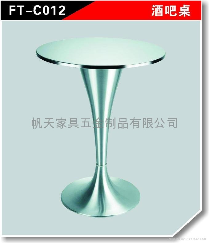 铝喇叭餐桌玻璃餐桌 2