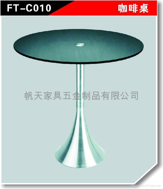 铝喇叭餐桌玻璃餐桌 3