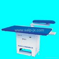 Vacuum ironing table