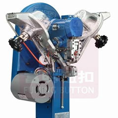 Automatic snap fastening machine