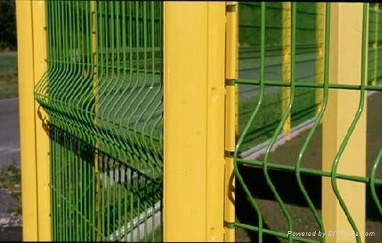 Curvy welded fence (manufacture)