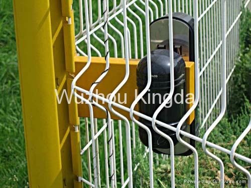 Peach-shaped Wire Mesh Fence 3