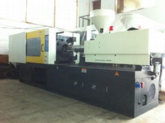 Plastic injection machine