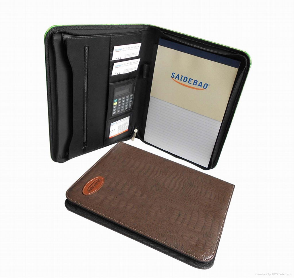 Leather portfolio with zipper and calculator 3