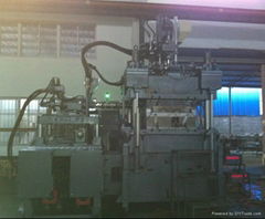 auto sealing vertical injection machine