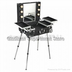 Beauty case with Trolly legs and light DY9606K