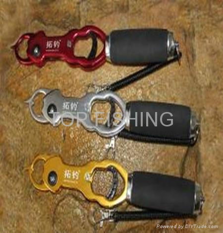 fishing lure lip gripper fish controller