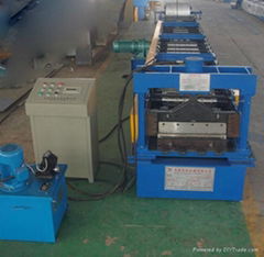 Steel deck floor forming machine