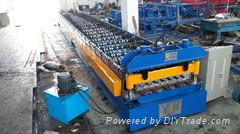 Colored roof panel forming machine