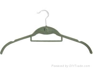 shirt hanger with tie bar and cascading hook