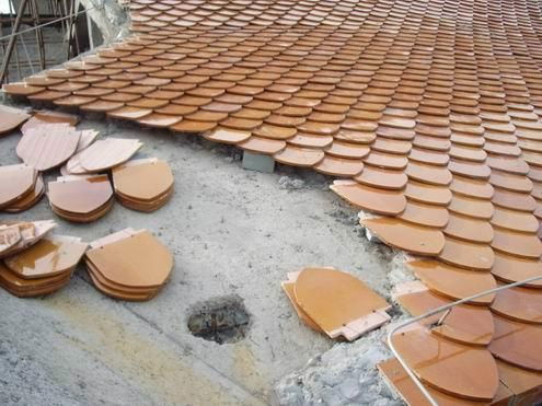 Golden glazed ceramic fish-scale roof tiles  2