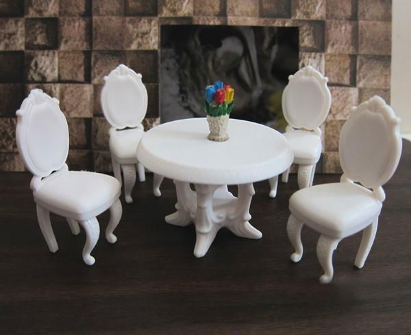 Model Dining Table