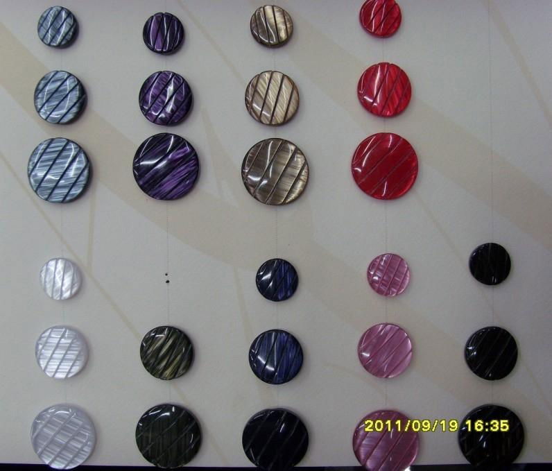 BUTTONS 