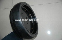 Semi-pneumatic solid tire