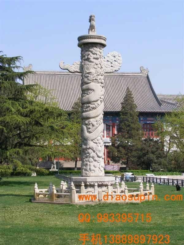 中国石雕盘龙柱