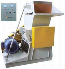 Plastic lump crusher