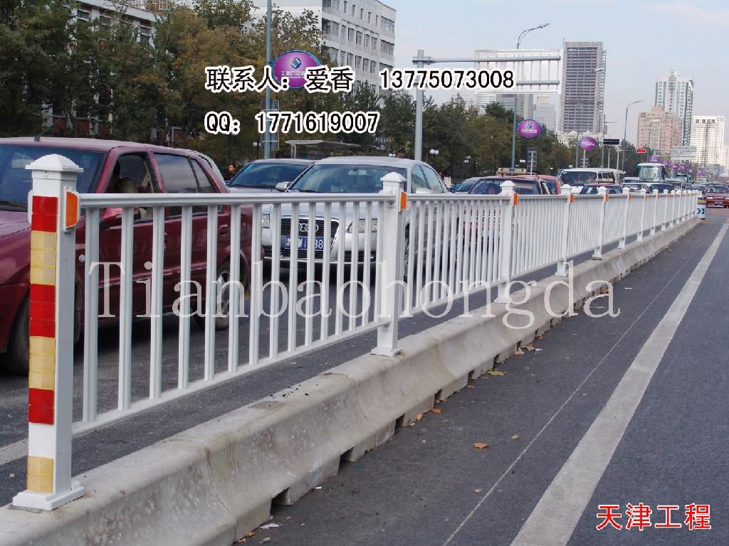 天津市天保宏達鋼質道路護欄