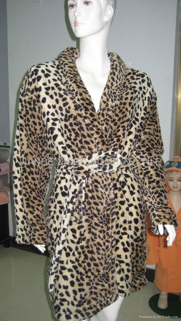 Leopard coral fleece bathrobe